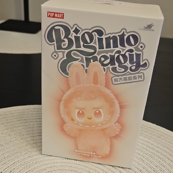 Pop Mart Big into Energy Labubu with Outfit - Unopened - Picture 1 of 5